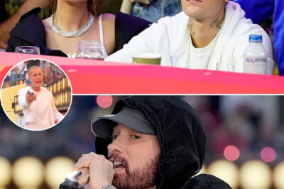 Although Eminem Had Called Out Justin Bieber Multiple Times In The Past, Just Look At How The Pop Prince Reacted To Eminem’s Boldness! The Moment Captured Justin Bieber, Enjoying Himself Completely To The Beat Of “Lose Yourself” With The Rap God Himself On Stage At The Legendary Super Bowl That Year, Sent The Audience Into A Frenzy! It Turns Out That The Idol Of Millions Is Also A Little Fan Boy In Front Of His Own “Idol!”