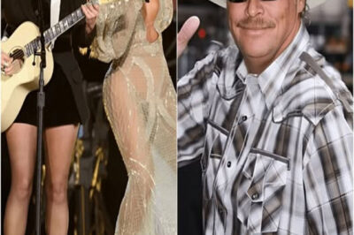 Alan Jackson Quietly Gets Up and Leaves Right After Beyoncé and the Dixie Chicks Take the Stage – “It’s Not Worth It”